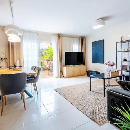3 Bedroom Semi-detached House Callao Saljave بيت للعطل كالاو سالفاجي