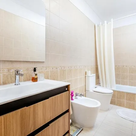 3 Bedroom Semi-detached House Callao Saljave بيت للعطل *