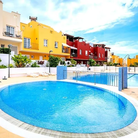 3 Bedroom Semi-detached House Callao Saljave بيت للعطل كالاو سالفاجي