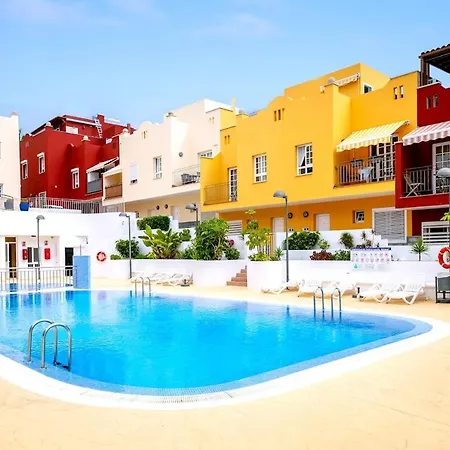 بيت للعطل 3 Bedroom Semi-detached House Callao Saljave كالاو سالفاجي
